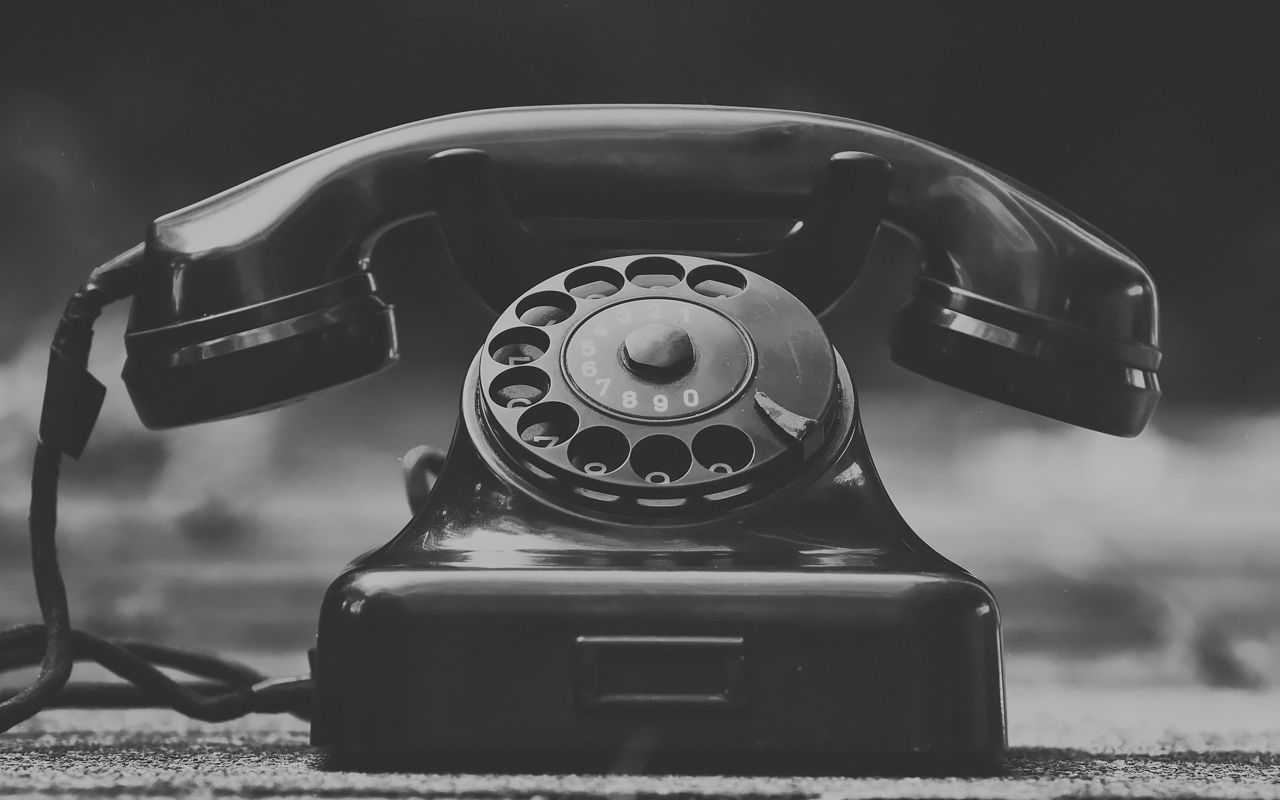 gammel drejeskivetelefon